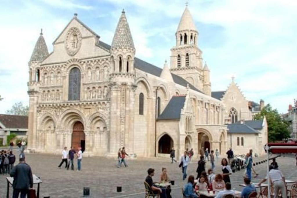 • Bel Appartement - Centre Historique De Poitiers Eksteriør billede